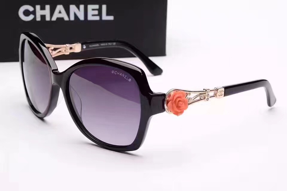 香奈儿 Chanel小香山茶花系列 绝对是一款时尚又百搭的墨镜