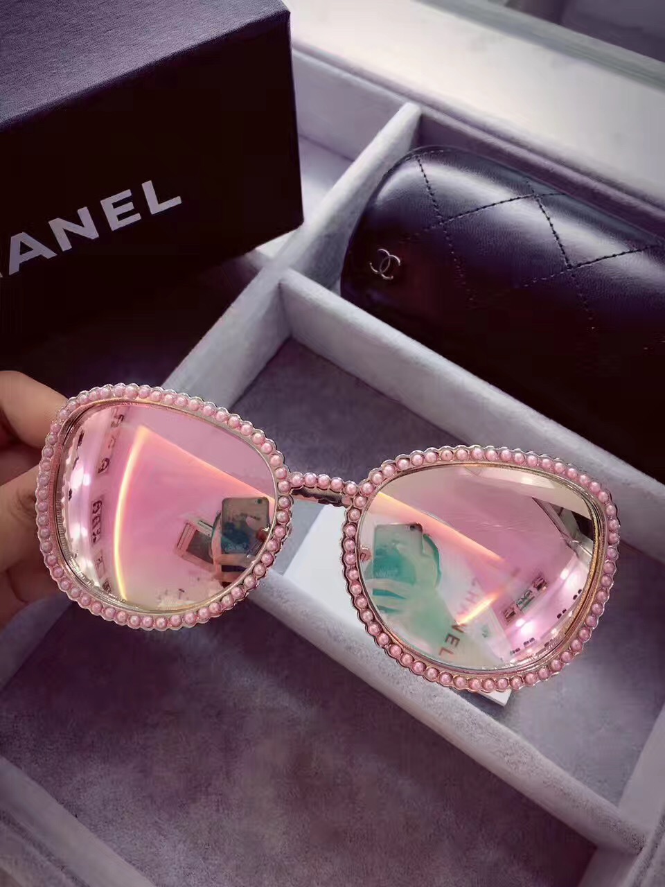 香奈儿 Chanel时尚的标签女士太阳镜 全镜框贝母珠